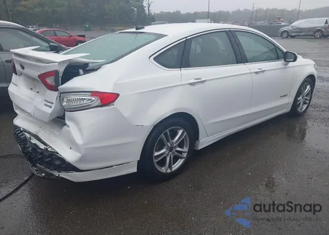 2015 Ford Fusion Hybrid Titanium z USA, uszkodzony, nr VIN 3FA6P0RU8FR116699